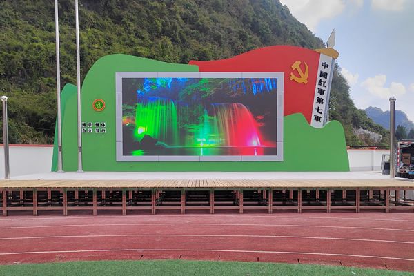 學(xué)校晚會(huì)舞臺(tái)用多大的LED顯示屏合適？